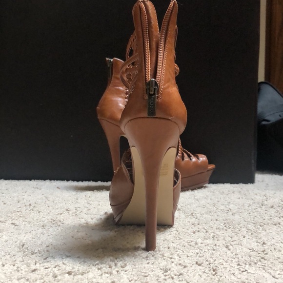 Colin Stuart Woven cage heeled sandal. - Picture 4 of 6